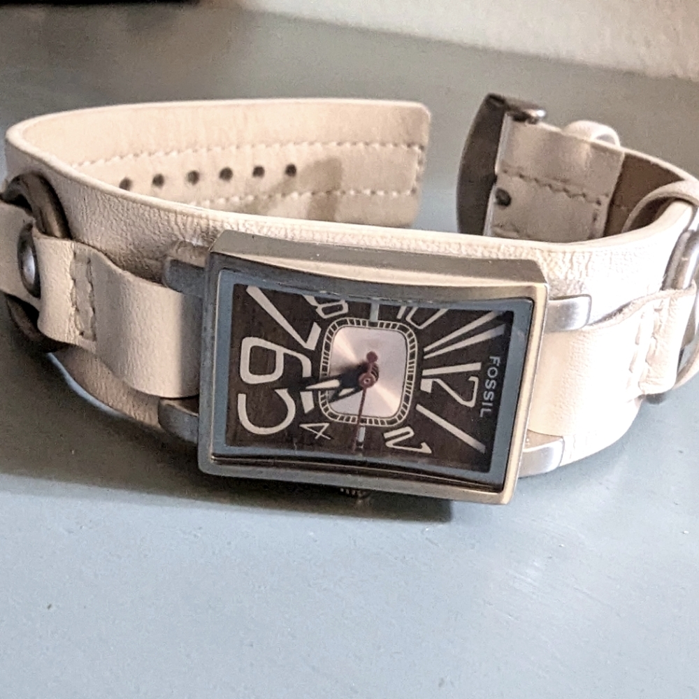 Fossil Watch White